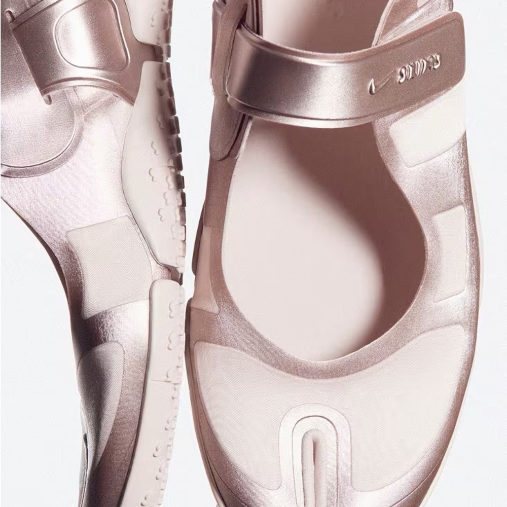 Nike SKIMS Rift Satin